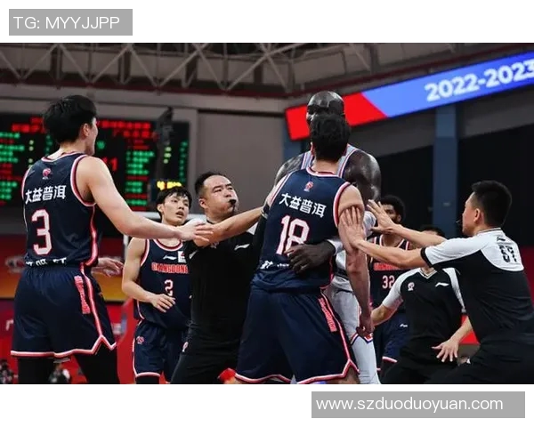 易建联领衔的广东队击败新疆队，获得新赛季CBA冠军，开启朝气蓬勃新时代